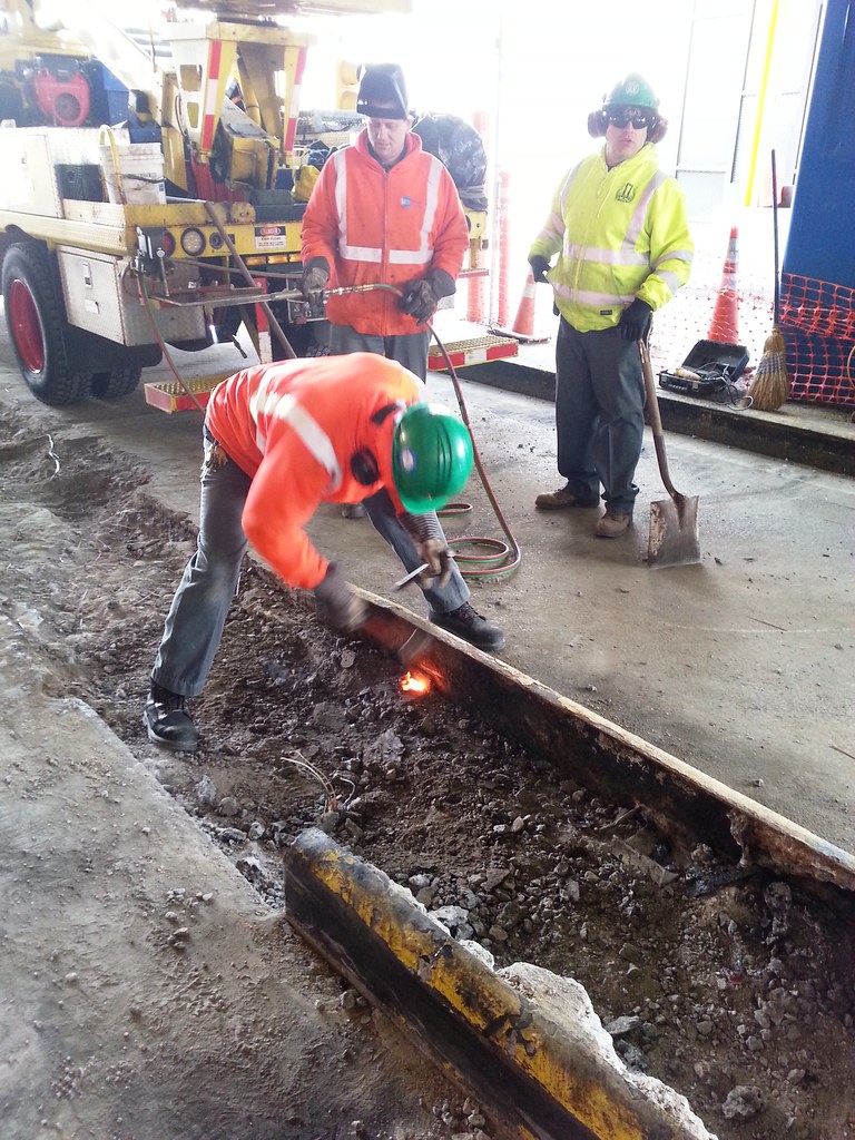 Trabajador narra a la BBC cómo escapó de un túnel inundado…