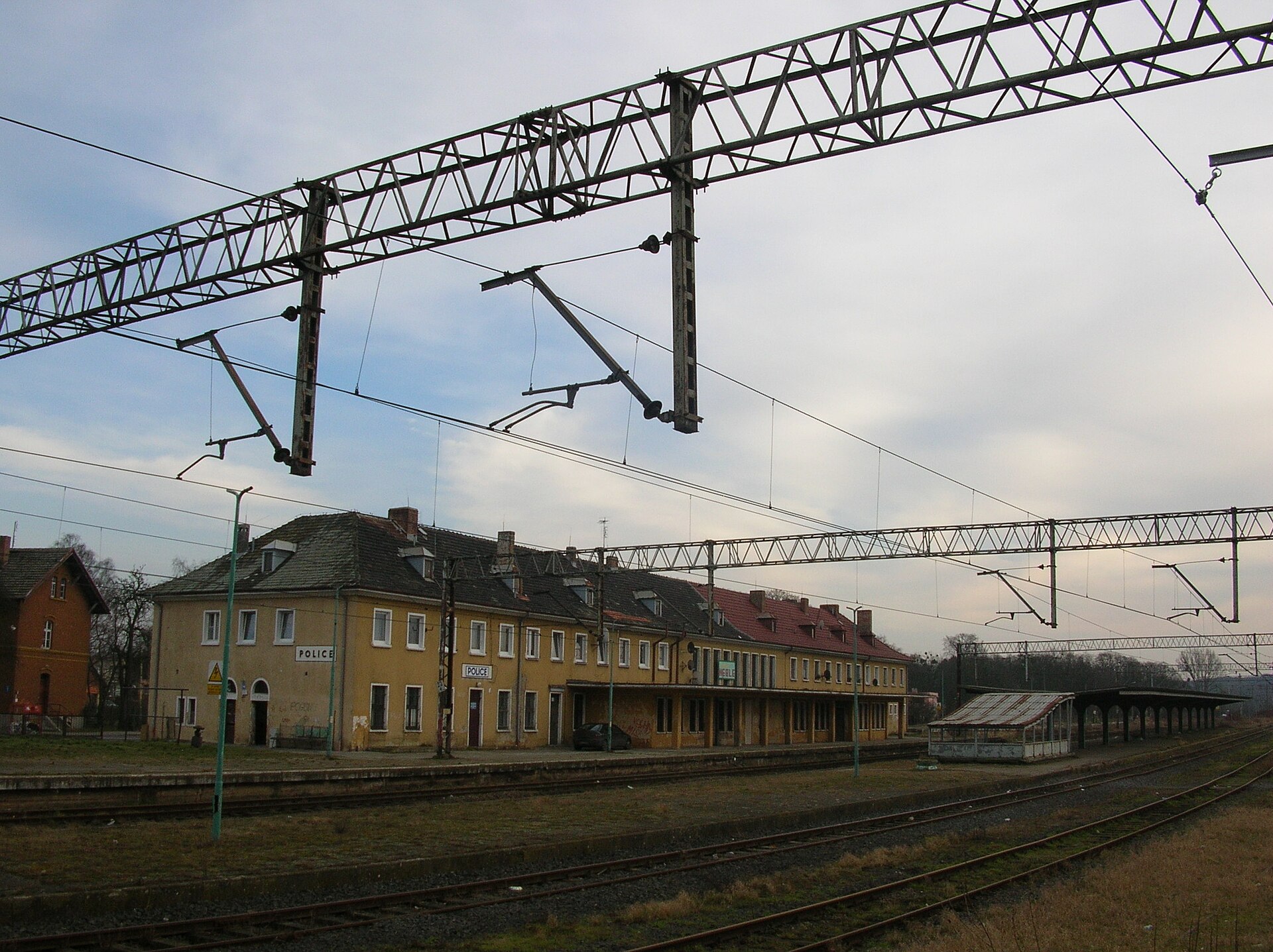 Cierran estación de tren en Alemania tras explosión