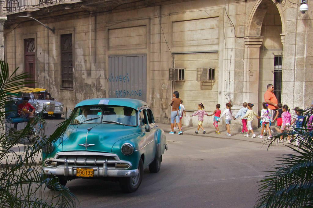 Cuba reabre escuelas en medio de crisis de servicios