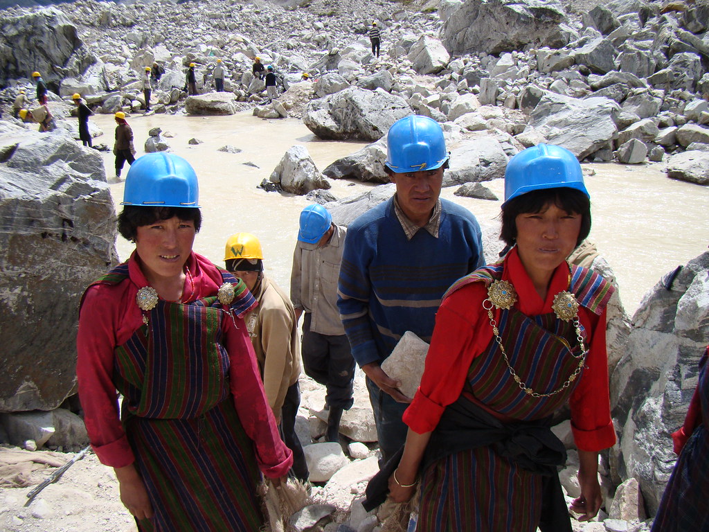 Nepal redobla labores de rescate tras aluvión mortal