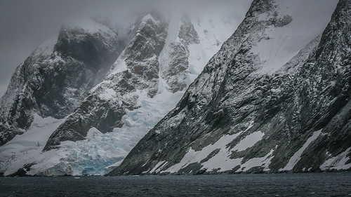 Hollín oscurece glaciares del Himalaya y acelera su deshielo
