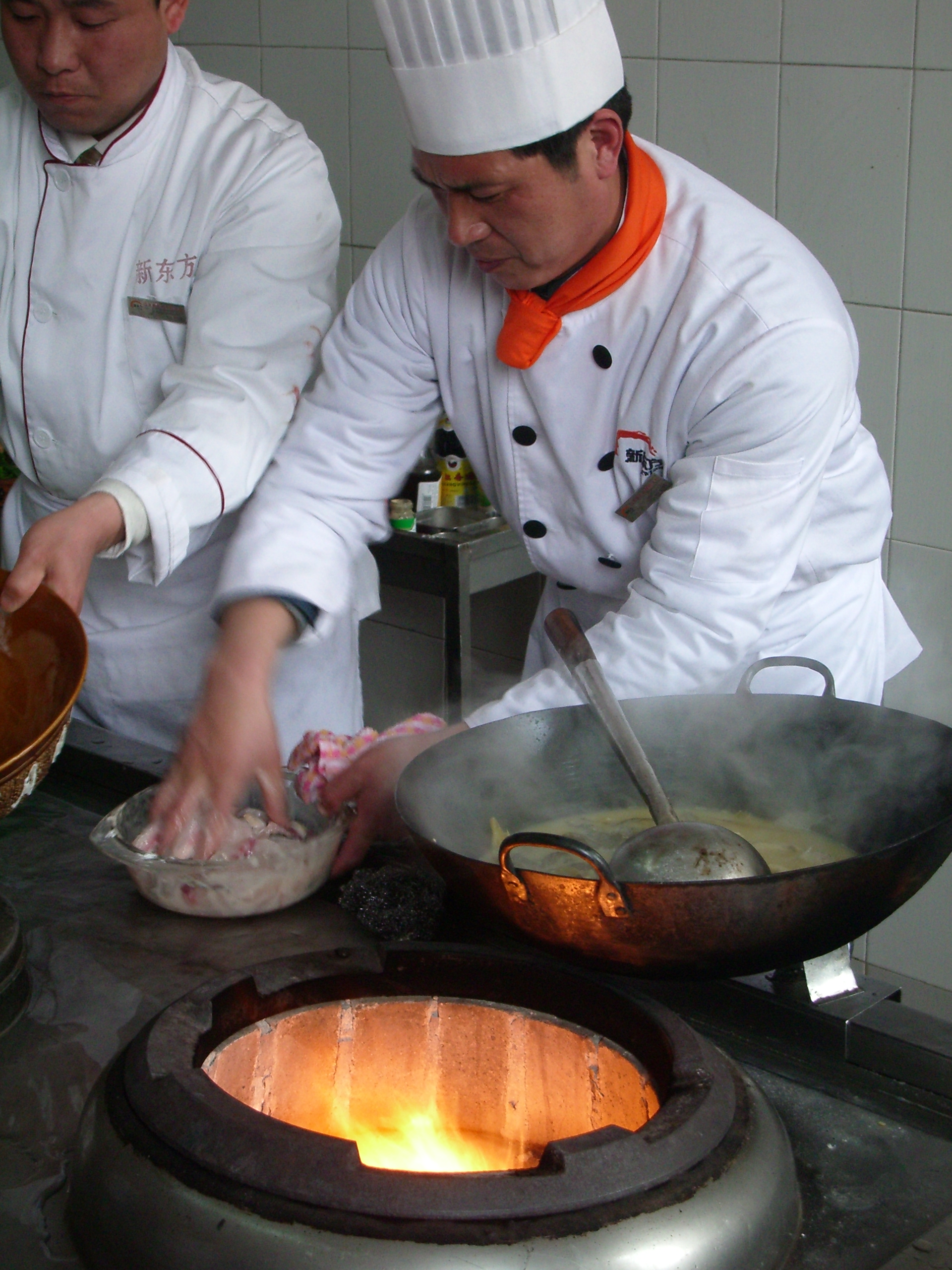 El libro que recrea recetas del hambre en España