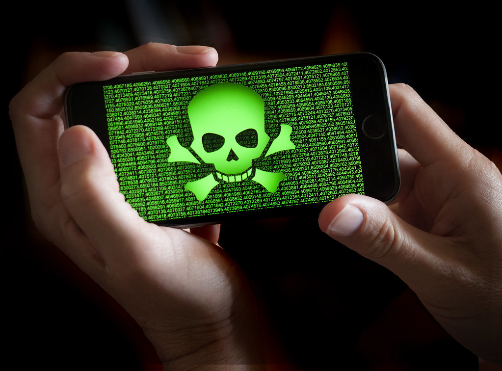 ICE compra herramienta para hackear seguridad de Apple