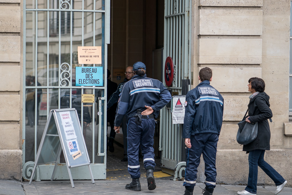 FBI investiga cartas con polvo sospechoso a autoridades…