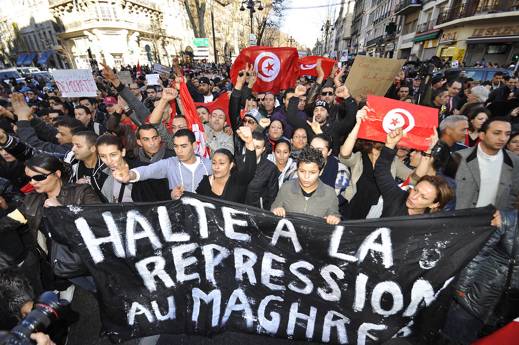 Francia vive protestas masivas contra la carestía y recortes…